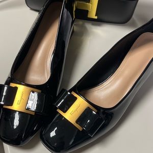 Patent leather (vegan)bow pumps